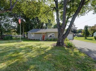 182 Iroquois St, Webster, NY 14580