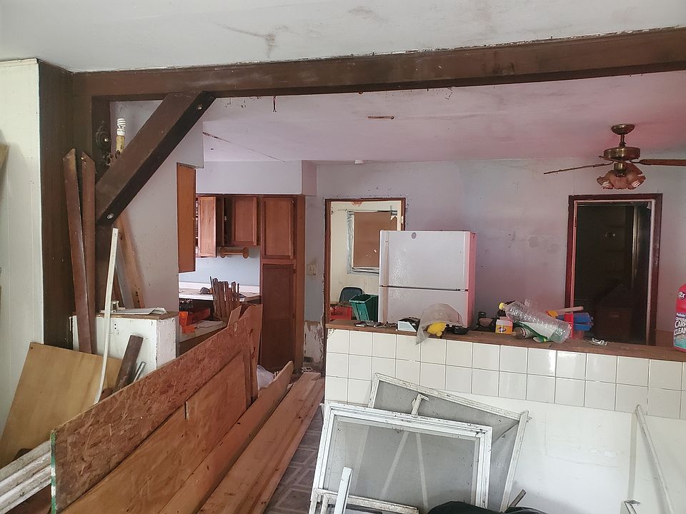 2nd image of 1520 Chestnut Dr