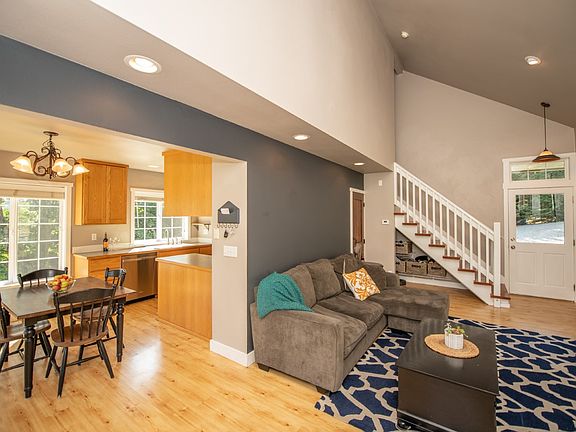 3rd image of 3127 38th Ave NW