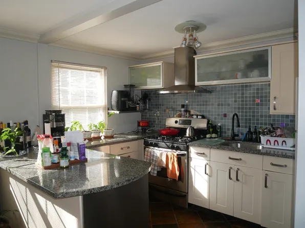 190 Knickerbocker Rd APT 10, Englewood, NJ 07631