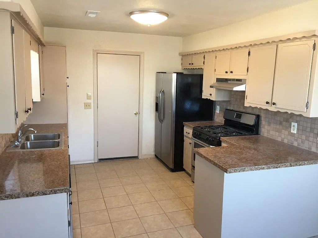 3 bed, 1.5 bath, 1438 sqft, $1,520 — Photo 4