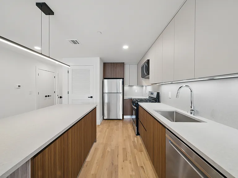 11 W Railroad Ave #2 — Photo 5