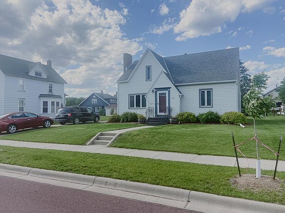 2nd image of 715 8th Ave N