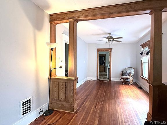 4th image of 467 East St