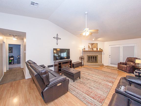 3rd image of 2984 W 65th St