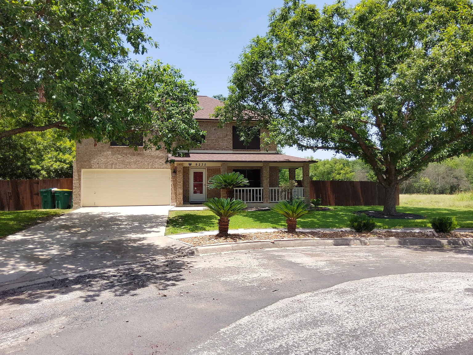 3 bed, 2.5 bath, 2840 sqft, $2,700 — Photo 2