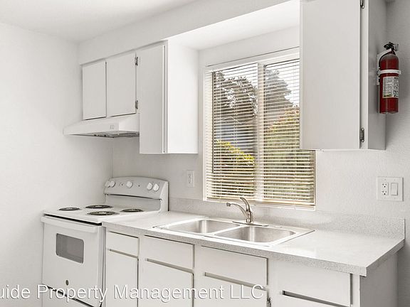 3rd image of 3207 Smokey Point Dr #102