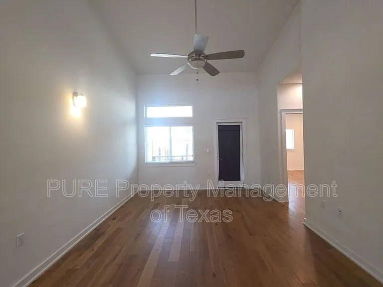 6800 Menchaca Rd #4 — Photo 6