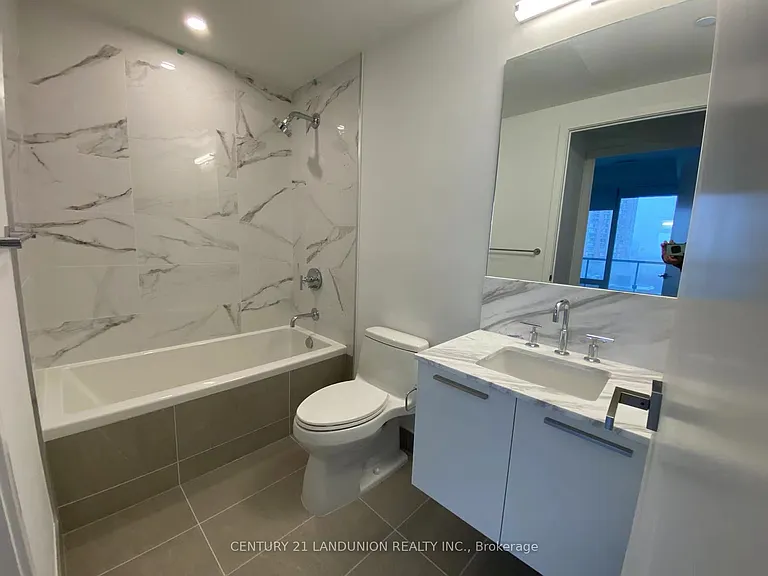 3 Gloucester St #812 — Photo 5