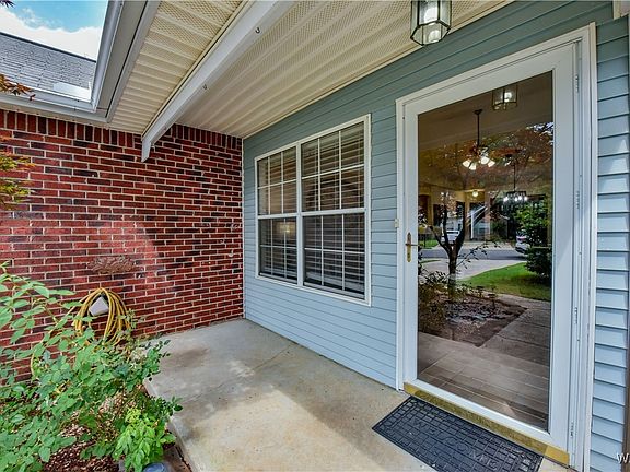 4th image of 2911 Robinwood Ln