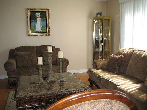 3rd image of 6729 N Lawndale Ave