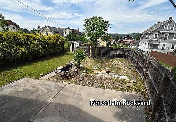 3rd image of 545 Linden Ave
