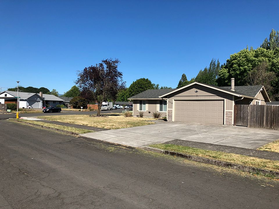 1st image of 2319 NE 102nd Ave