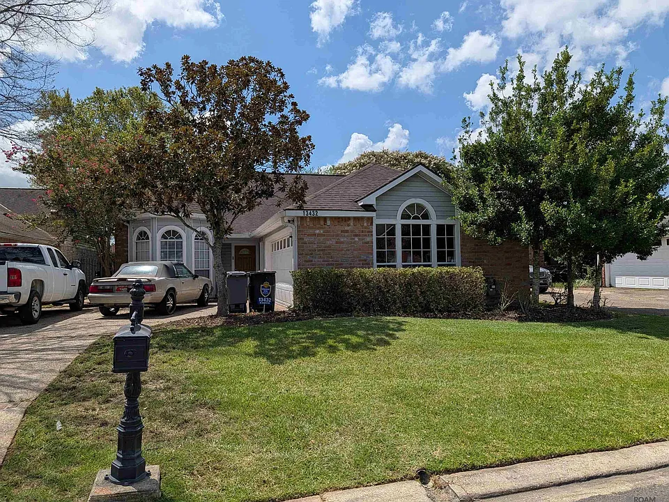 13432 S Fairview Ave