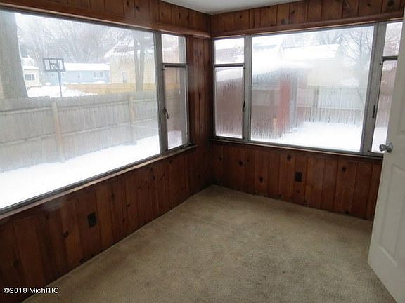 2nd image of 1271 W Larch Ave