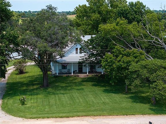 4th image of 835 NW 950th Rd