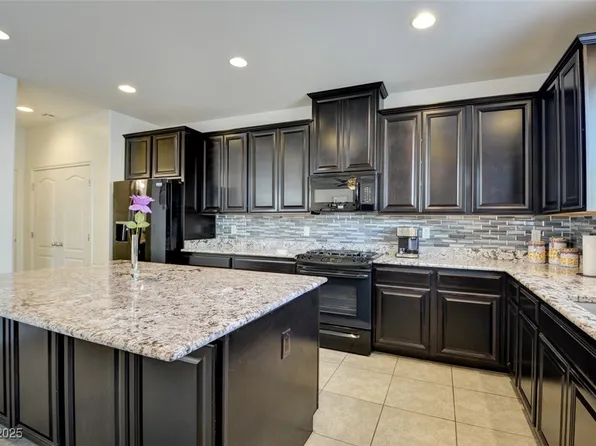 12391 Pinetina St, Las Vegas, NV 89141