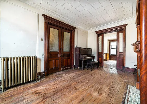 Sold by Block & Lot Real Estate | media 21