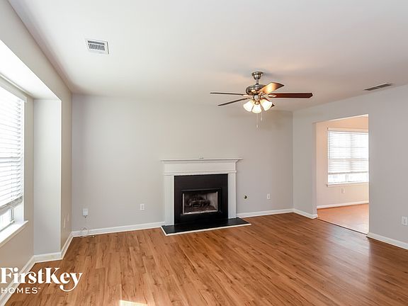 2nd image of 2417 Pondside Pl NE