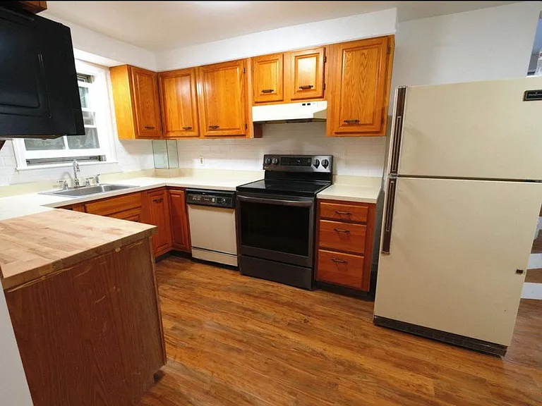56-56A Pleasant St #2 — Photo 3