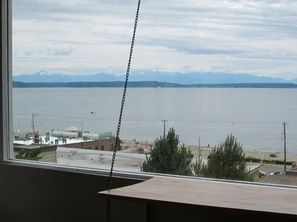 2424 Hobart Ave SW, Seattle, WA 98116