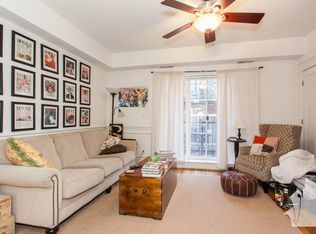 550 W Deming Pl #22106, Chicago, IL