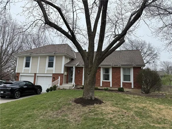 8741 Widmer Rd, Lenexa, KS 66215