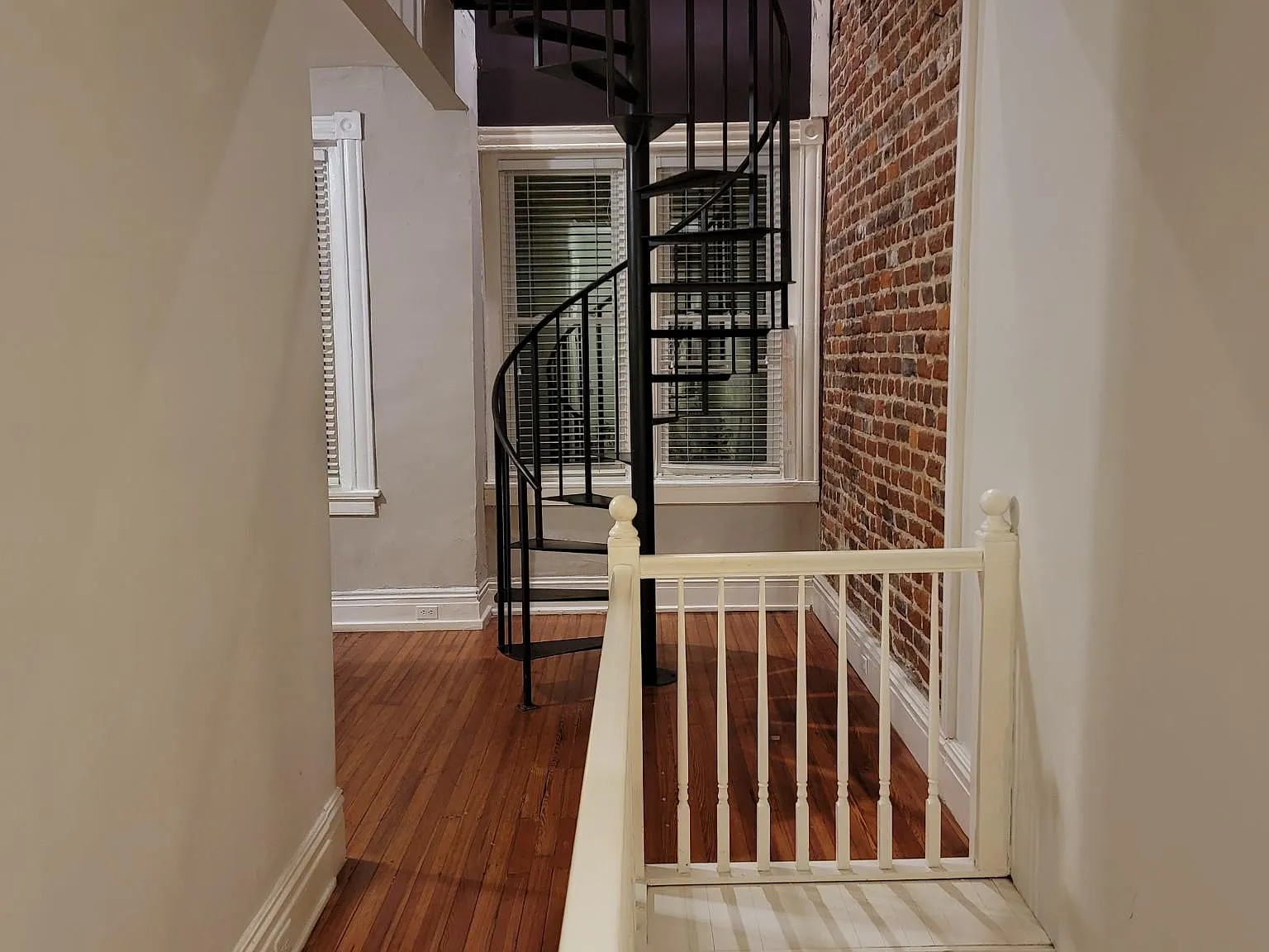 3 bed, 1400 sqft, $2,400 — Photo 2