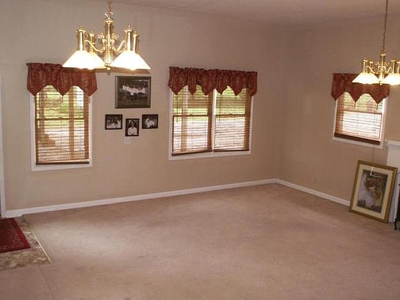 5th image of 210 Wilson Ave