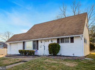 3 Vicar Ln, Levittown, PA 19054
