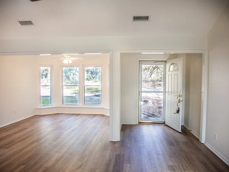 222 Sisterdale Rd — Photo 4