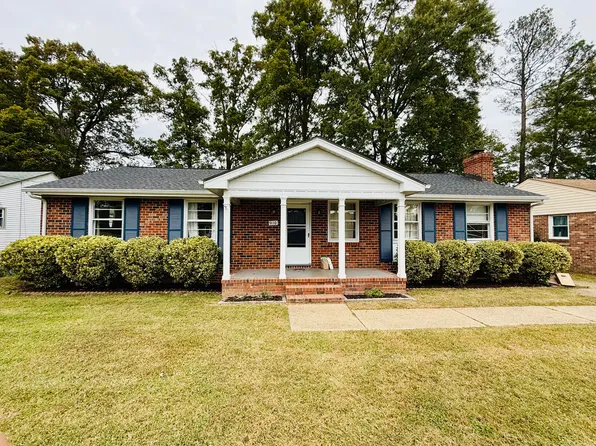 910 Azalea Ln, Colonial Heights, VA 23834