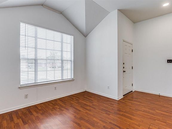 4th image of 648 Columbine Ave