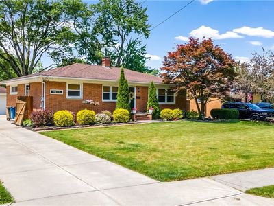 4596 Selhurst Rd, North Olmsted, OH, 44070