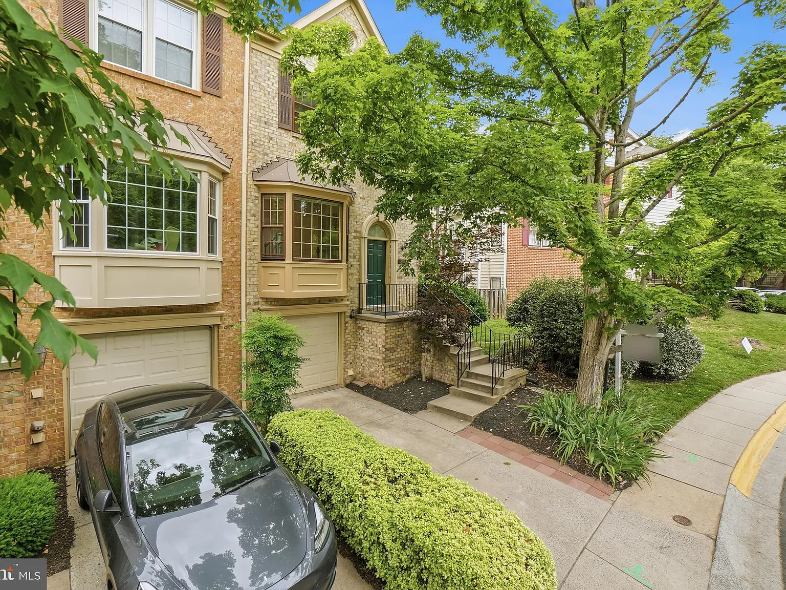 3 bed, 3.5 bath, 2028 sqft, $3,450 — Photo 3
