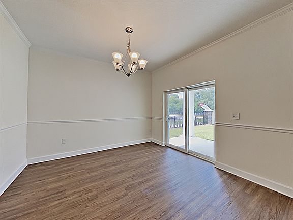5th image of 419 Pine Terrace Dr