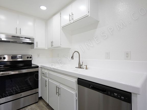 4th image of 4742 35th St #5