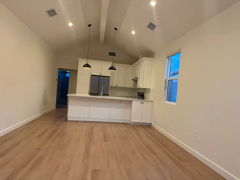 1140 N Buena Vista St #1142 — Photo 5