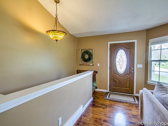 3rd image of 6782 Fawn Dr NE