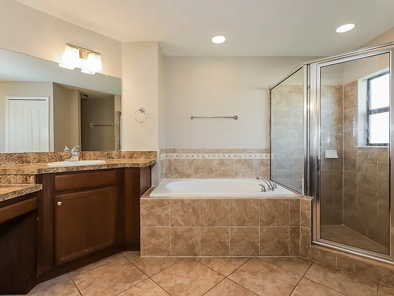 1817 James Towne Ln — Photo 11