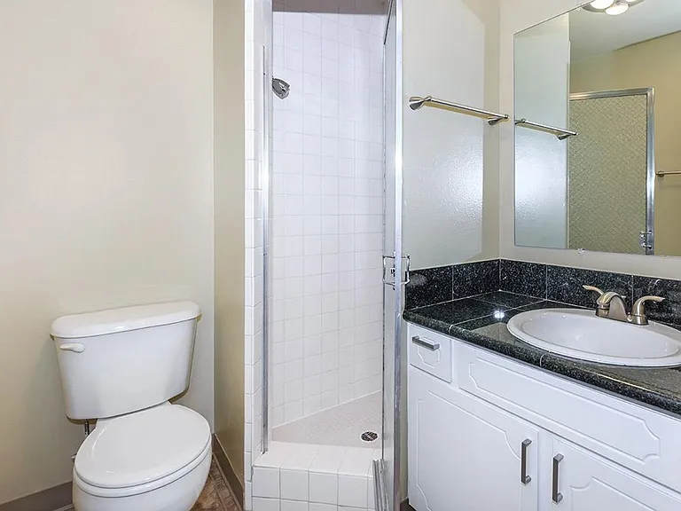 Four Seasons - 1 Bedroom Units available with amazing views by the water. Parking spots available! — Photo 5