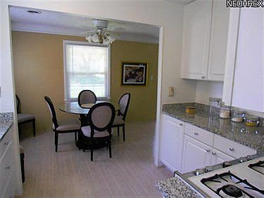 3rd image of 1271 Orchard Heights Dr