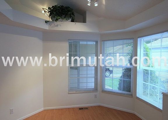 2nd image of 4606 S Park Manor Dr