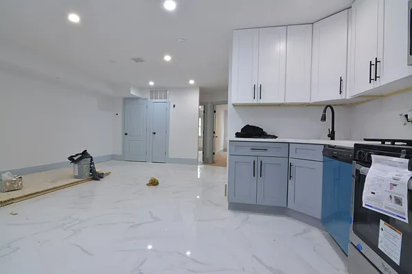 Rented by David Hirsch, LREB | media 38