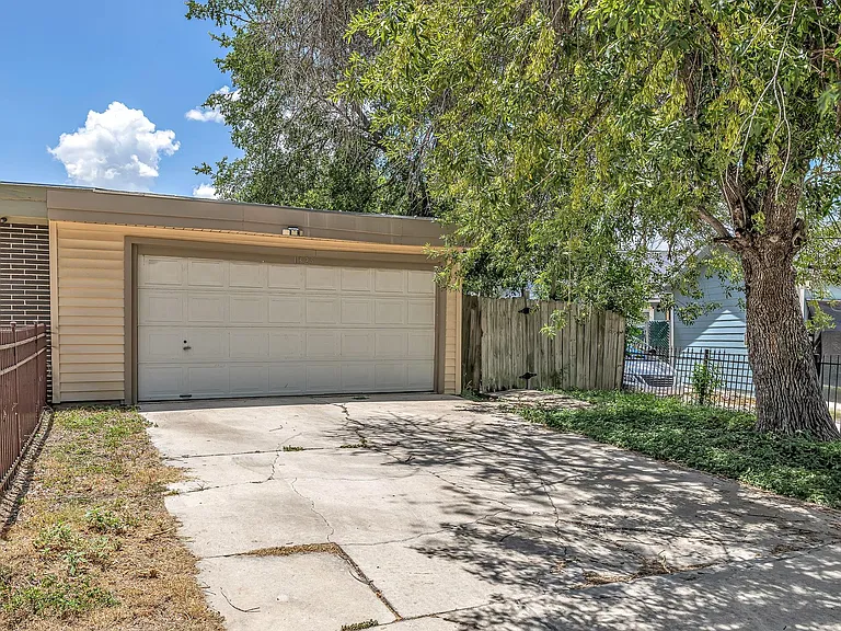 1325 Bayou Dr — Photo 1