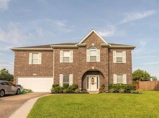 3925 N Oakwood Dr, Pearland, TX 77581