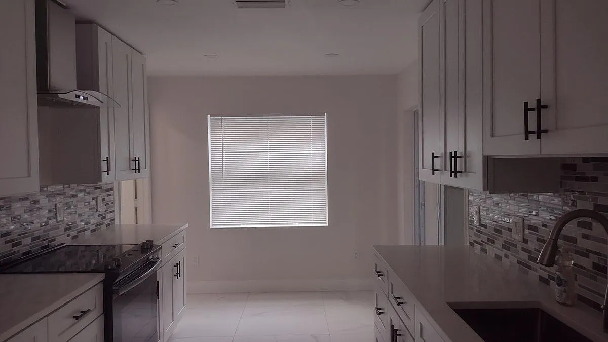 3 bed, 2.0 bath, 1425 sqft, $3,200 — Photo 2
