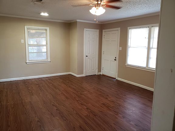 3rd image of 1604 Leslie St