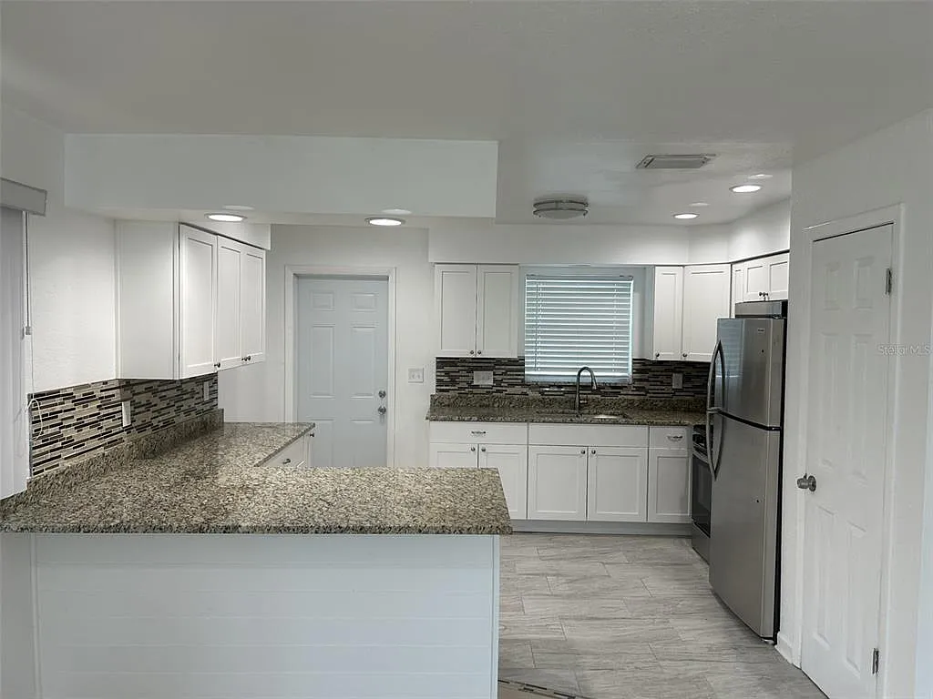 2 bed, 1.0 bath, 1120 sqft, $2,200 — Photo 4
