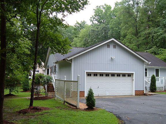4th image of 300 Lindsay Landing Ln